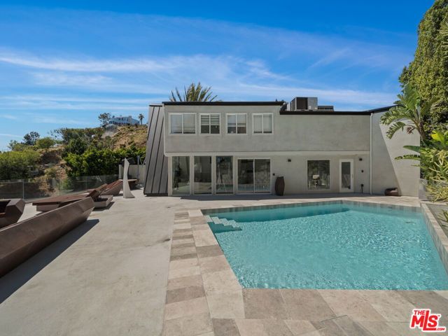 8460 Cole Crest Drive, Los Angeles, CA 90046