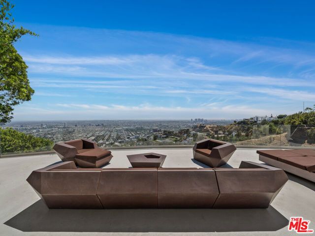 8460 Cole Crest Drive, Los Angeles, CA 90046
