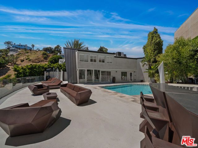 8460 Cole Crest Drive, Los Angeles, CA 90046