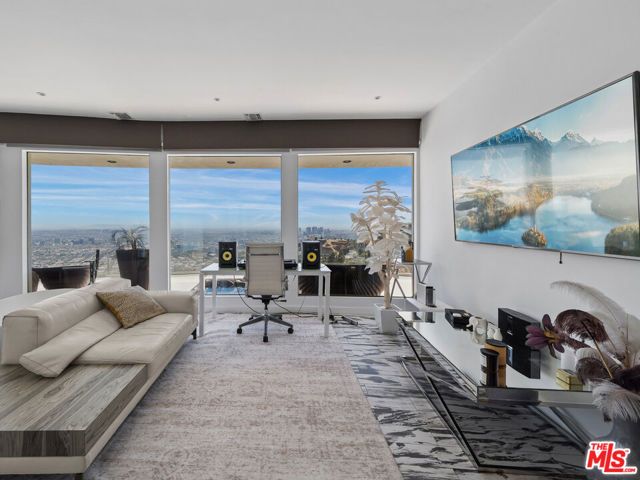 8460 Cole Crest Drive, Los Angeles, CA 90046