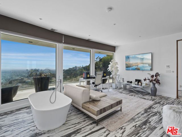 8460 Cole Crest Drive, Los Angeles, CA 90046