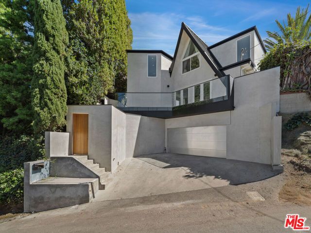 8460 Cole Crest Drive, Los Angeles, CA 90046