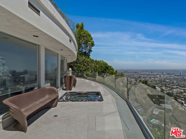 8460 Cole Crest Drive, Los Angeles, CA 90046