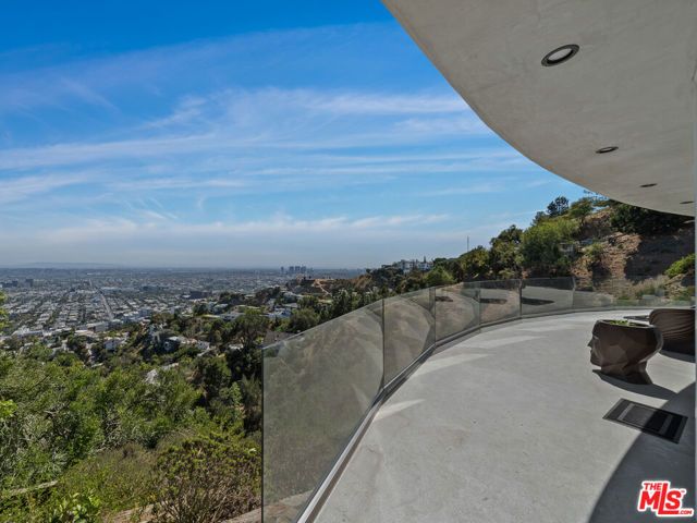 8460 Cole Crest Drive, Los Angeles, CA 90046