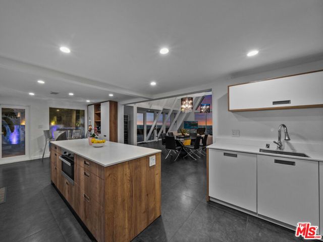 8460 Cole Crest Drive, Los Angeles, CA 90046