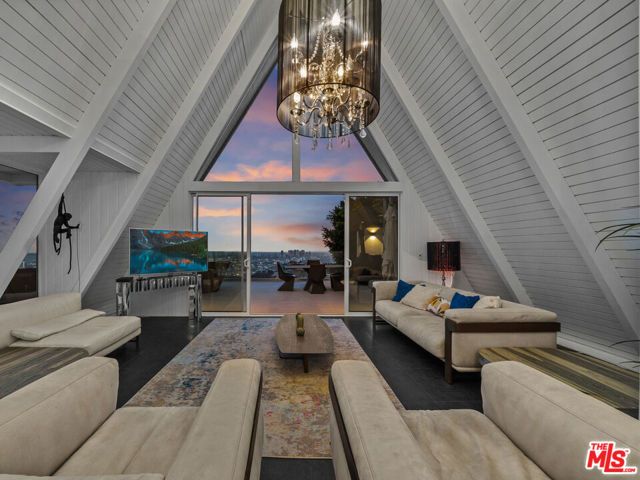 8460 Cole Crest Drive, Los Angeles, CA 90046