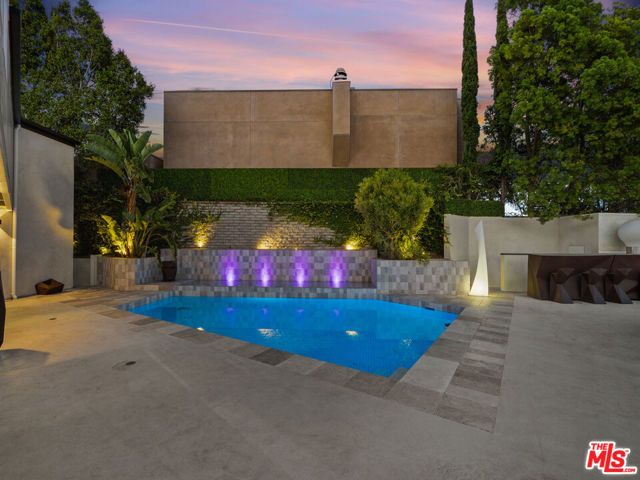 8460 Cole Crest Drive, Los Angeles, CA 90046