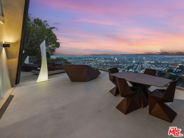 8460 Cole Crest Drive, Los Angeles, CA 90046