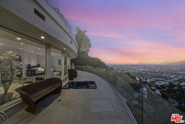 8460 Cole Crest Drive, Los Angeles, CA 90046