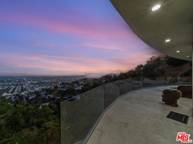8460 Cole Crest Drive, Los Angeles, CA 90046