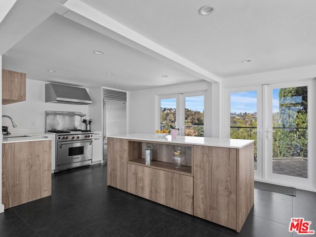 8460 Cole Crest Drive, Los Angeles, CA 90046