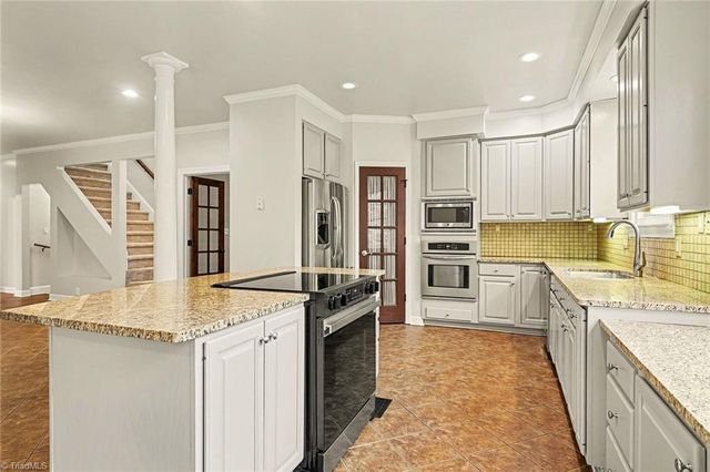 4413 Hunters Run Drive, Clemmons, NC 27012