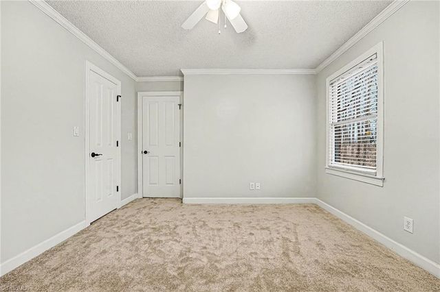 4413 Hunters Run Drive, Clemmons, NC 27012