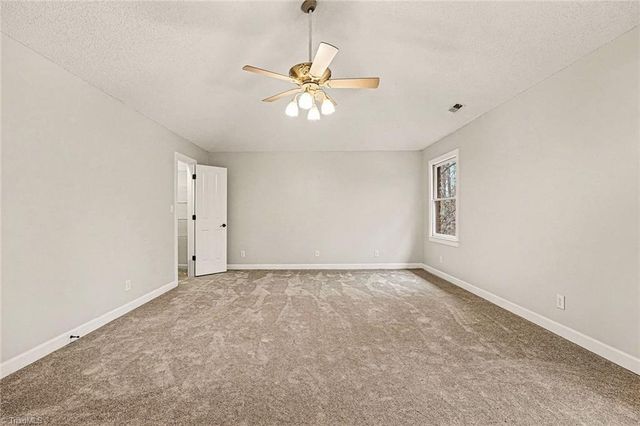 4413 Hunters Run Drive, Clemmons, NC 27012