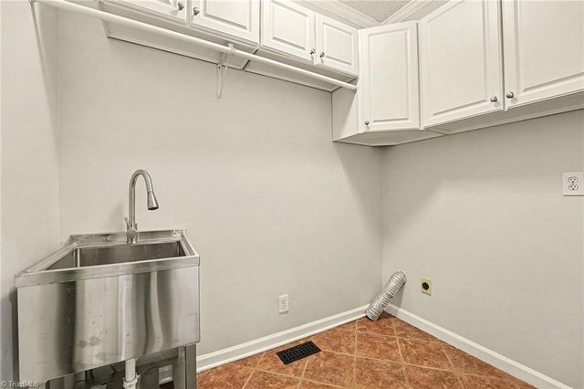 4413 Hunters Run Drive, Clemmons, NC 27012