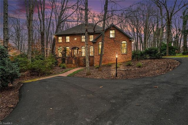 4413 Hunters Run Drive, Clemmons, NC 27012