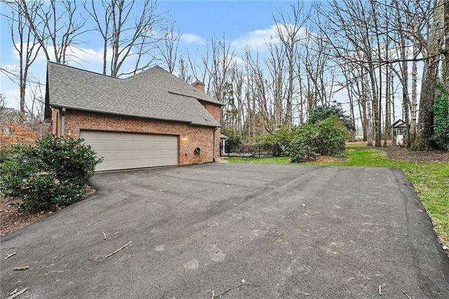 4413 Hunters Run Drive, Clemmons, NC 27012