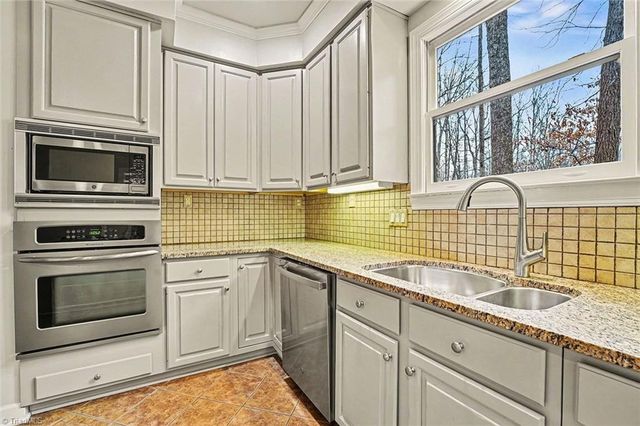 4413 Hunters Run Drive, Clemmons, NC 27012