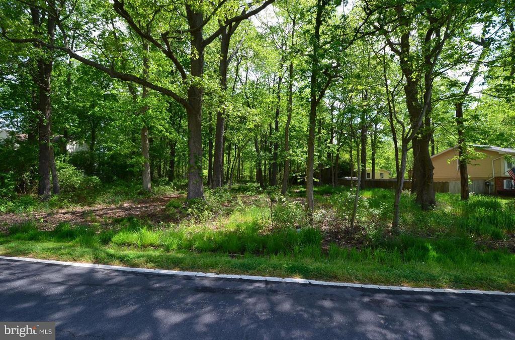 Image 5 of property listing at 5611 BATTEE DR, Churchton, MD 20733