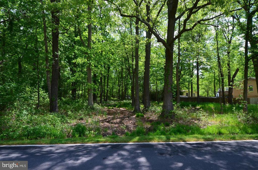 Image 6 of property listing at 5611 BATTEE DR, Churchton, MD 20733