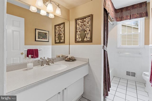 29 HANCE BLVD, Freehold, NJ 07728