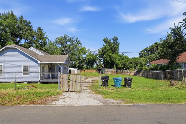 6803 Donlen Street, Houston, TX 77022