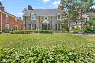 93 Merriweather Road, Grosse Pointe Farms, MI 48236