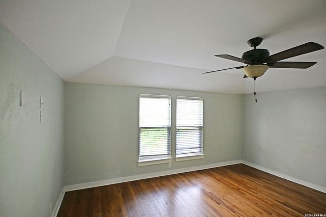 303 S MANTON LN, Castle Hills, TX 78213