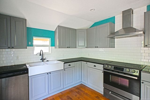 303 S MANTON LN, Castle Hills, TX 78213