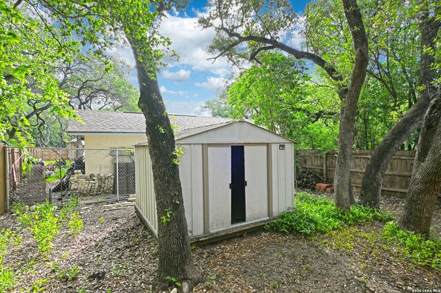 303 S MANTON LN, Castle Hills, TX 78213