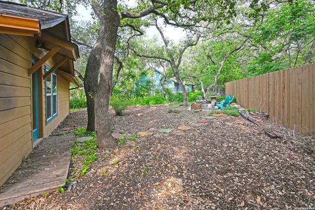 303 S MANTON LN, Castle Hills, TX 78213