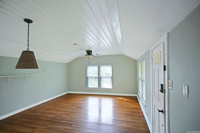 303 S MANTON LN, Castle Hills, TX 78213