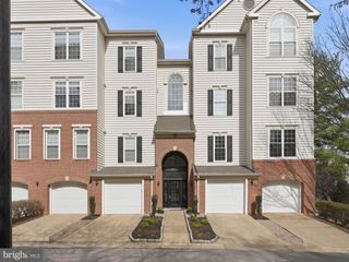 4667 LONGSTREET LN #205, Alexandria, VA 22311