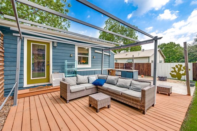 220 W College Street, Lewisville, TX 75057