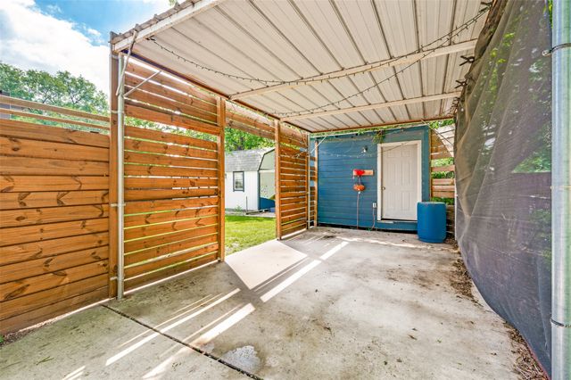 220 W College Street, Lewisville, TX 75057