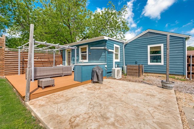 220 W College Street, Lewisville, TX 75057