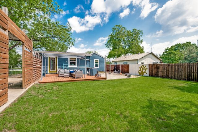 220 W College Street, Lewisville, TX 75057
