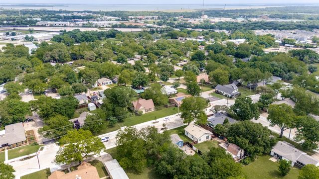 220 W College Street, Lewisville, TX 75057