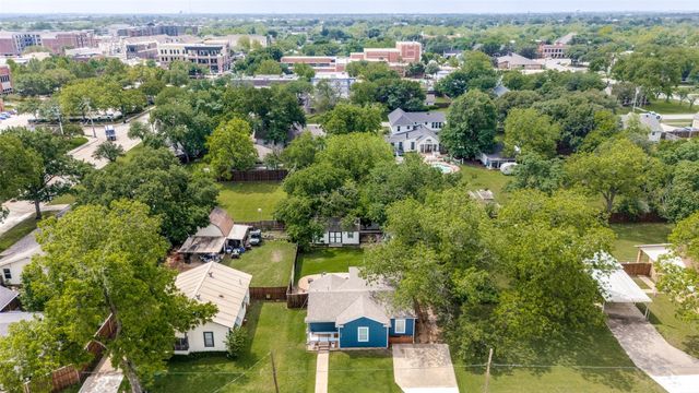 220 W College Street, Lewisville, TX 75057