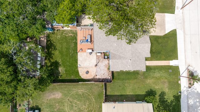 220 W College Street, Lewisville, TX 75057