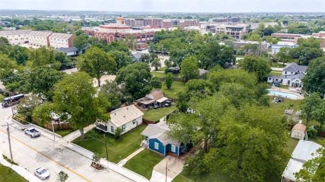 220 W College Street, Lewisville, TX 75057