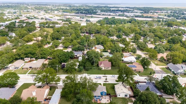 220 W College Street, Lewisville, TX 75057
