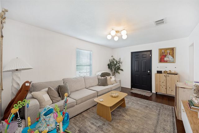 220 W College Street, Lewisville, TX 75057