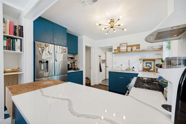 220 W College Street, Lewisville, TX 75057