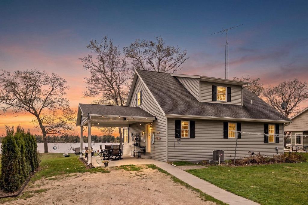N8067 Tuttle Lake Road, Neshkoro, WI 54960