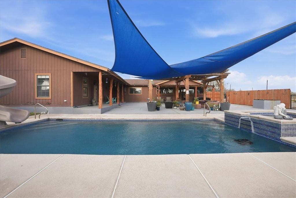 632 Fm 1540, Sandia, TX 78383