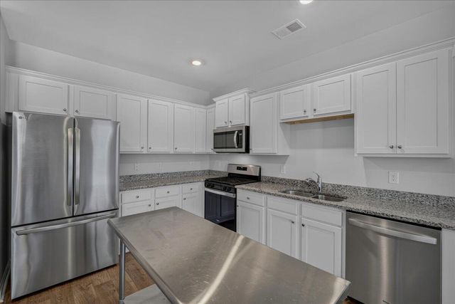 150 Cloverleaf Street, Summerville, SC 29483