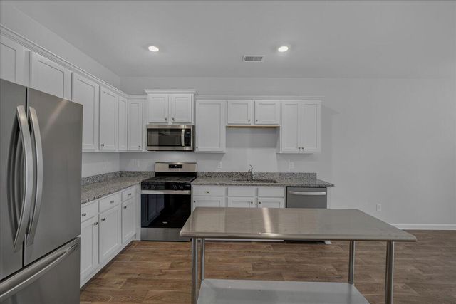 150 Cloverleaf Street, Summerville, SC 29483