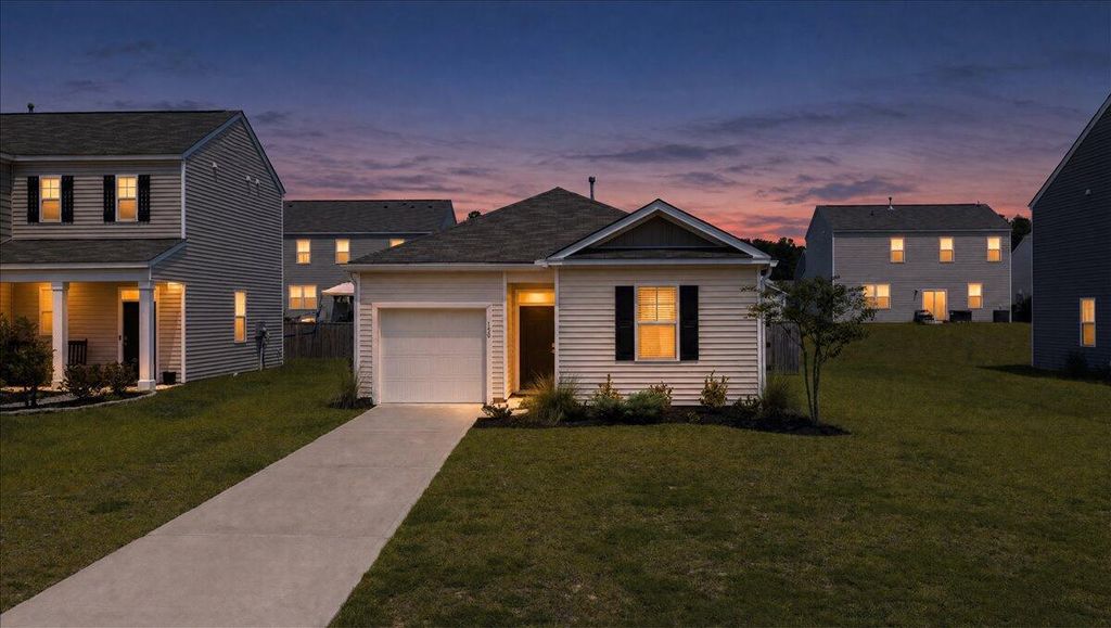 150 Cloverleaf Street, Summerville, SC 29483