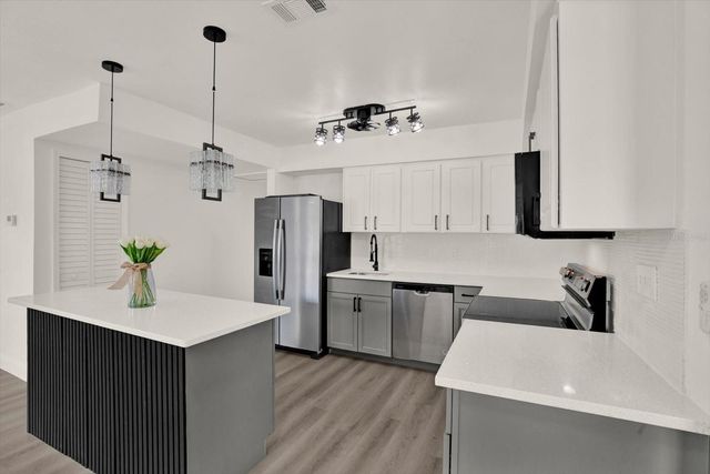 4200 HUNTINGTON STREET NE, St Petersburg, FL 33703